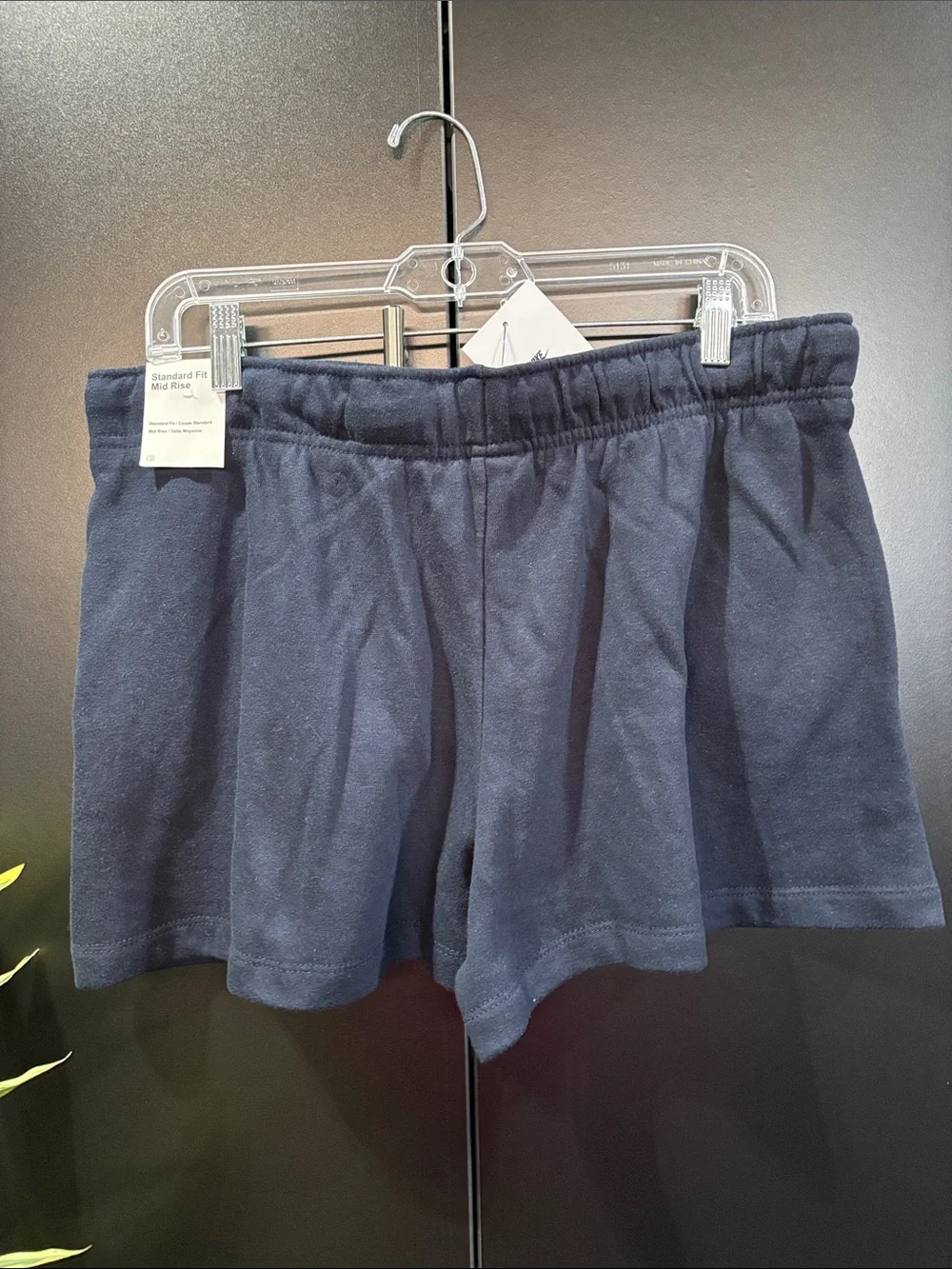 Nike Standard Fit Mid Rise, fleece lined,hip pockets,elastic drawcord waist,soft